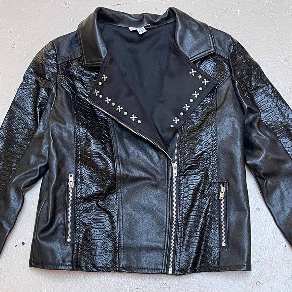 D Signed Disney Black Faux Leather Moto Jacket Girls Medium 10/12 Silver Studs - Picture 2 of 10